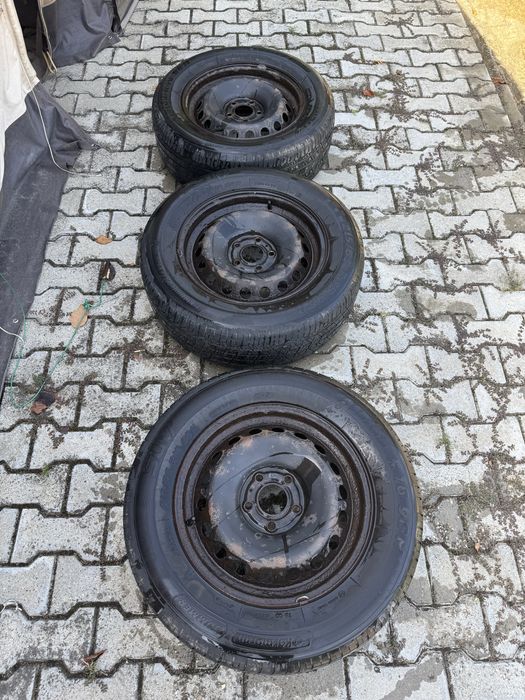 Vand trei genti de tabla cu tot cu anvelope