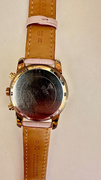 Часовницы GUESS W0017L2