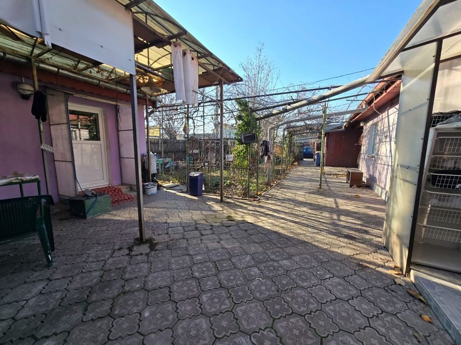 Casa la curte  colentina