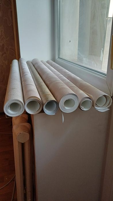 Качественные обои, остатки после ремонта