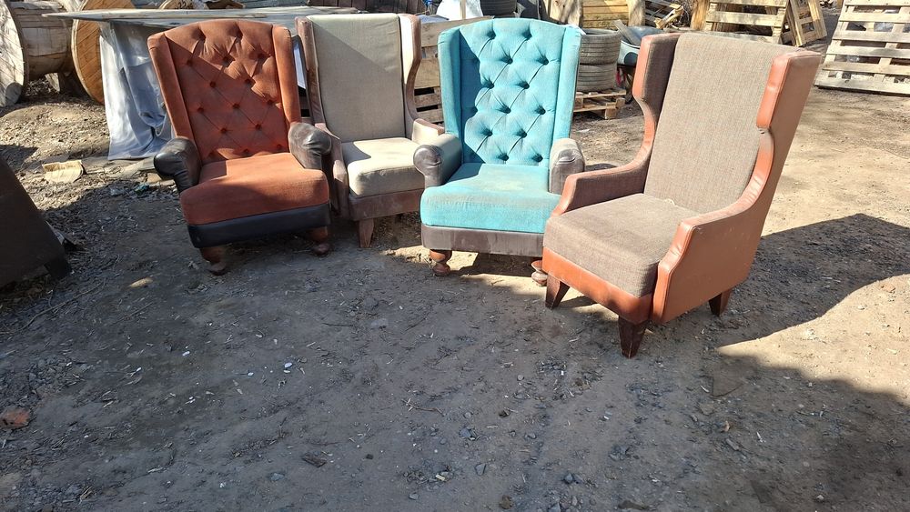 Продаються большие кресла