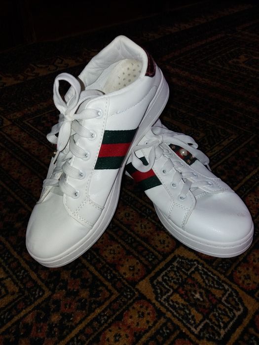 Кроссовки белые раз.38