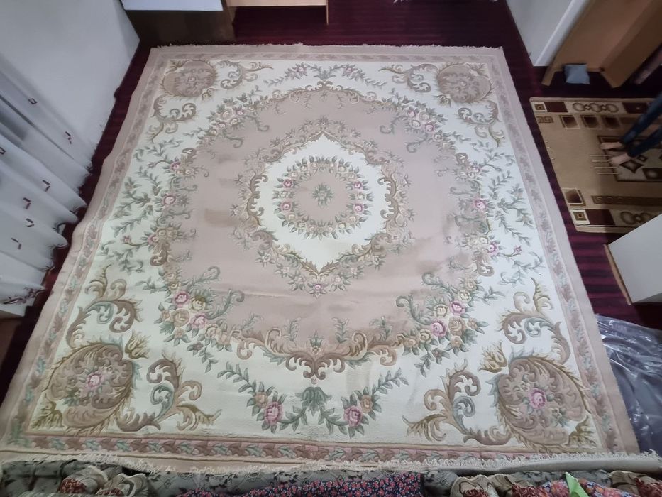 Гилам хиндистонда тикилган ручная работа квадрати