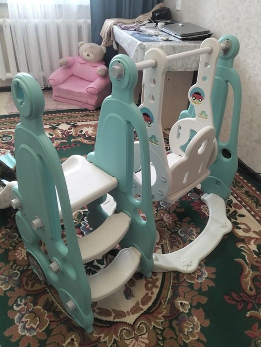 Продам качели с горкой