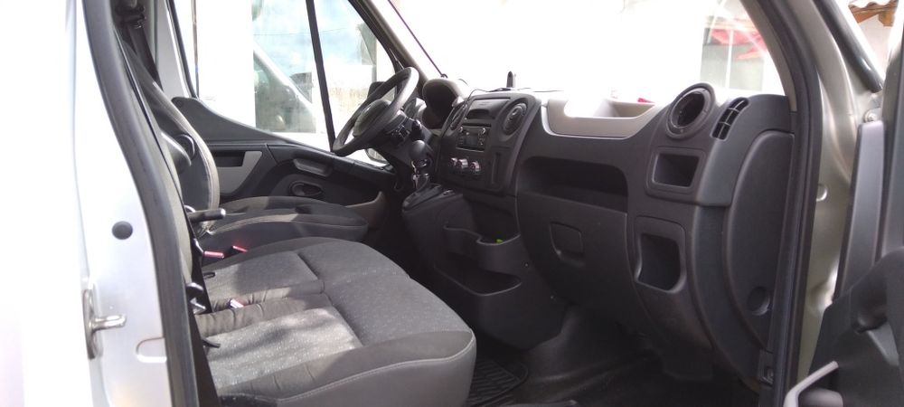 Vînd Renault Master prelatăa