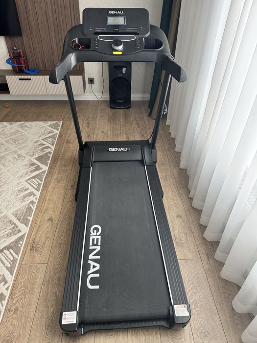 Продам беговую дорожку Genau