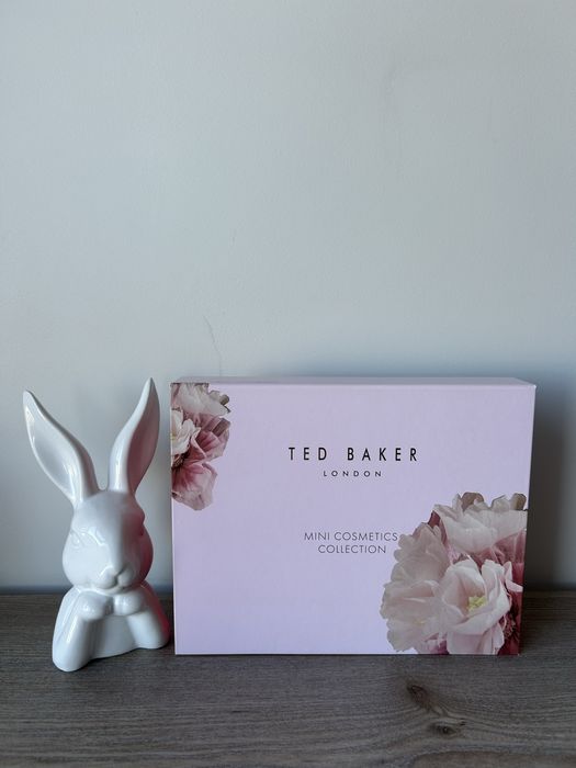 Грим и козметични подаръчни сетове Ted Baker