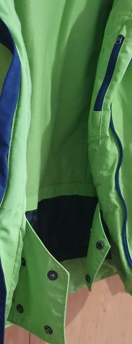 Vând costum de schi