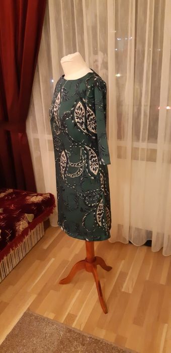 Vand rochii de ocazie sau casual