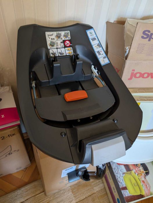 Столче/кошница за кола Cybex с Isofix база, дъждобран и комарник