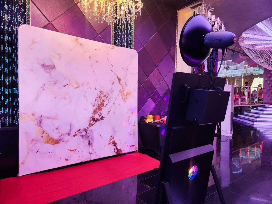 OFERTĂ Photobooth + Audio Guest Book Oradea Distracție Garantată!