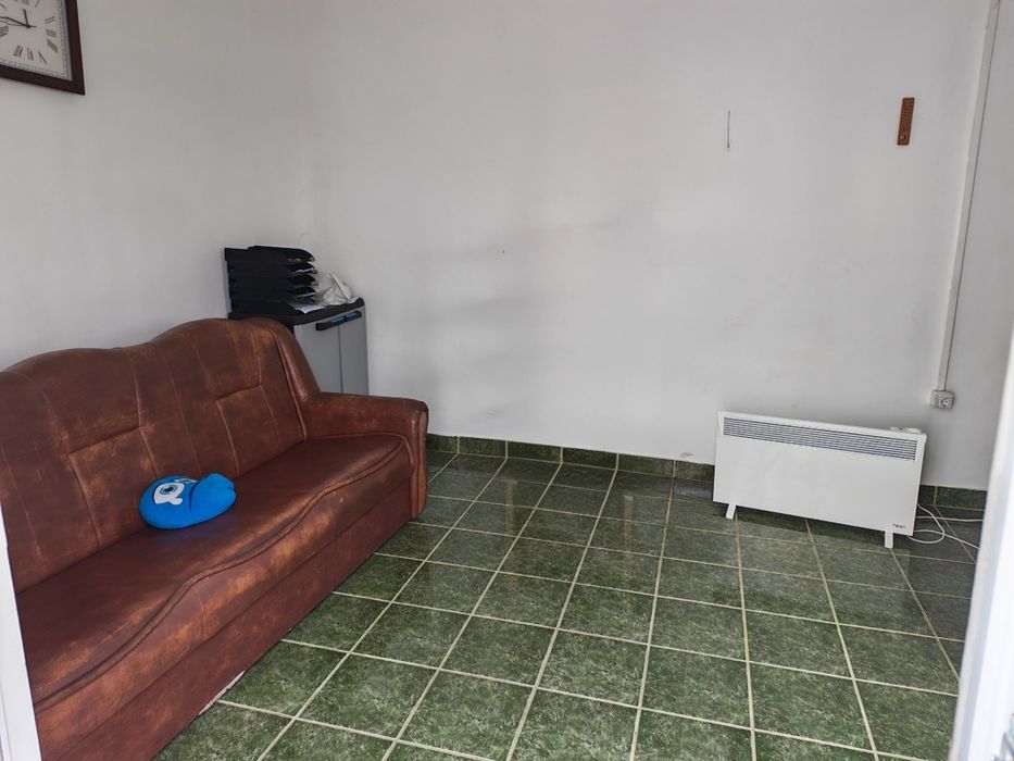 Închiriere curte betonată + birou | parcare auto Târgu Mureș