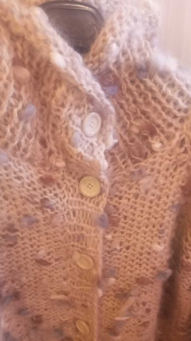 Ръчно плетена жилетка от ефектен мохер и вълна