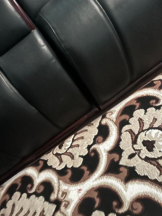 Кожаный диван-уголок