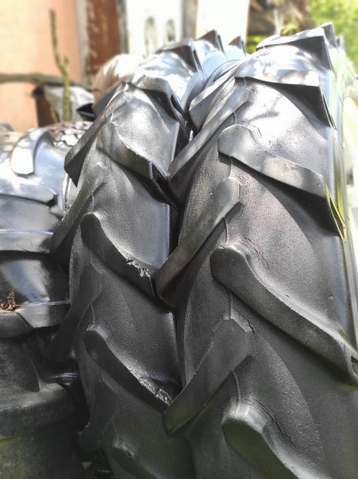 Roti tractor înguste N HOLAND. FEND CASE