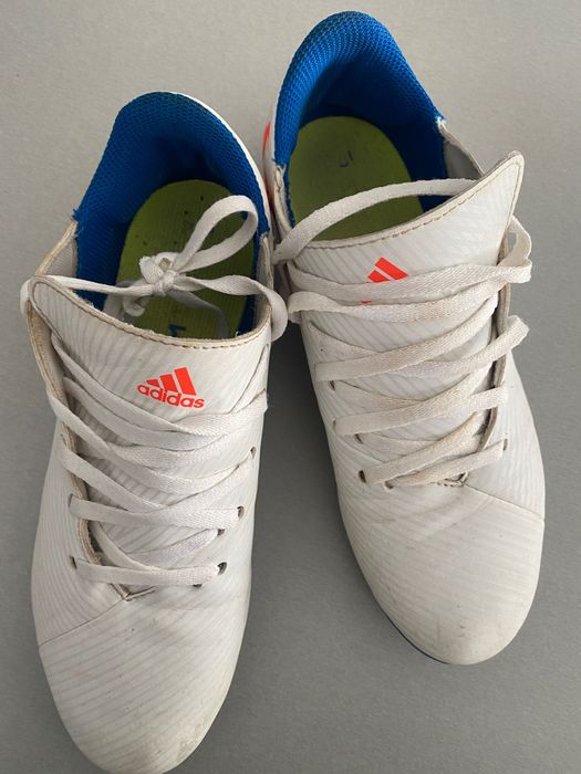 Футболни бутонки