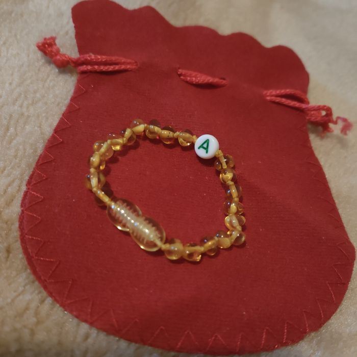 Bratara bebe din chihlimbar