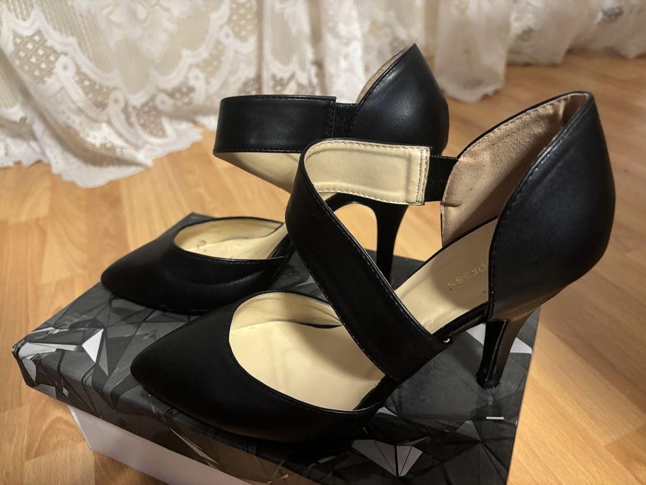 Черни високи обувки 37 номер