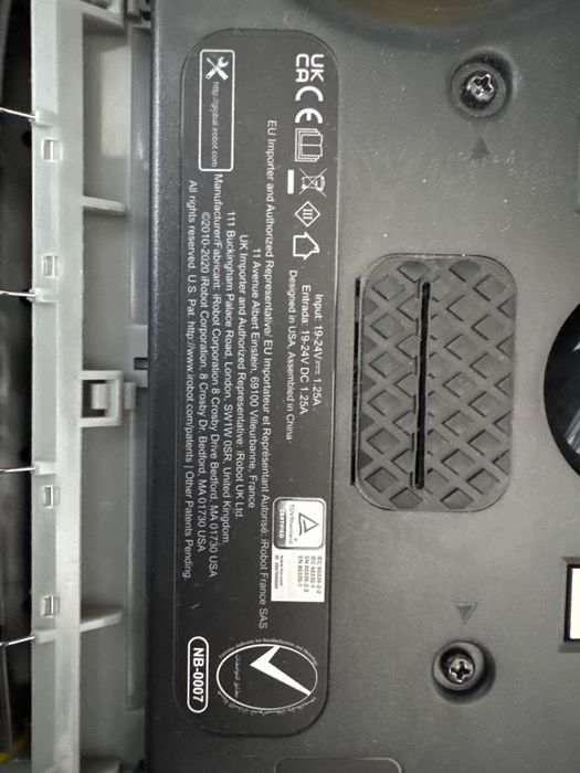 Vand 2 aspiratoare robot stricate