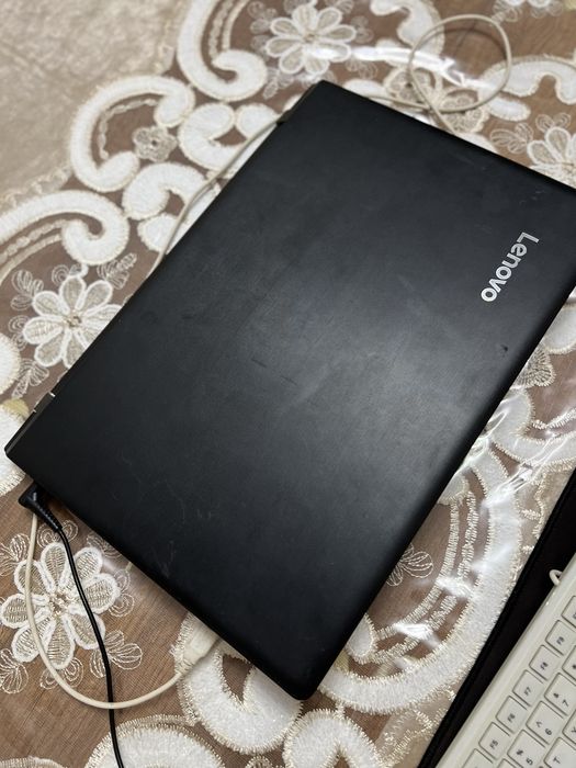Ноутбук Lenova идеал холатта i3