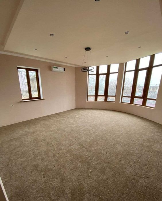 Продам дом на участке(4 сотки) в М-Улугбекском районе.