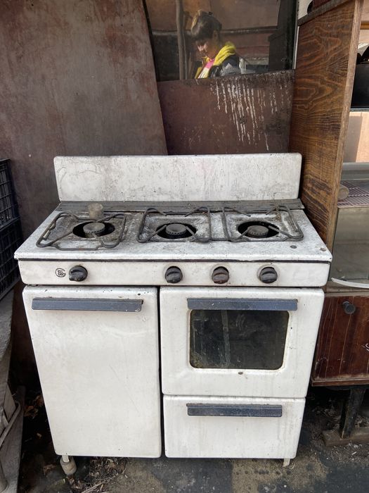 Продам газ плиту