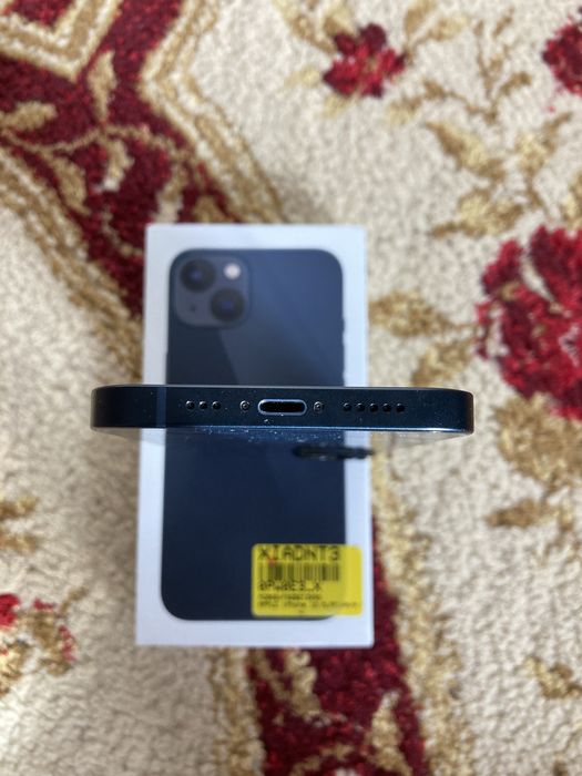 Продам iPhone 13.