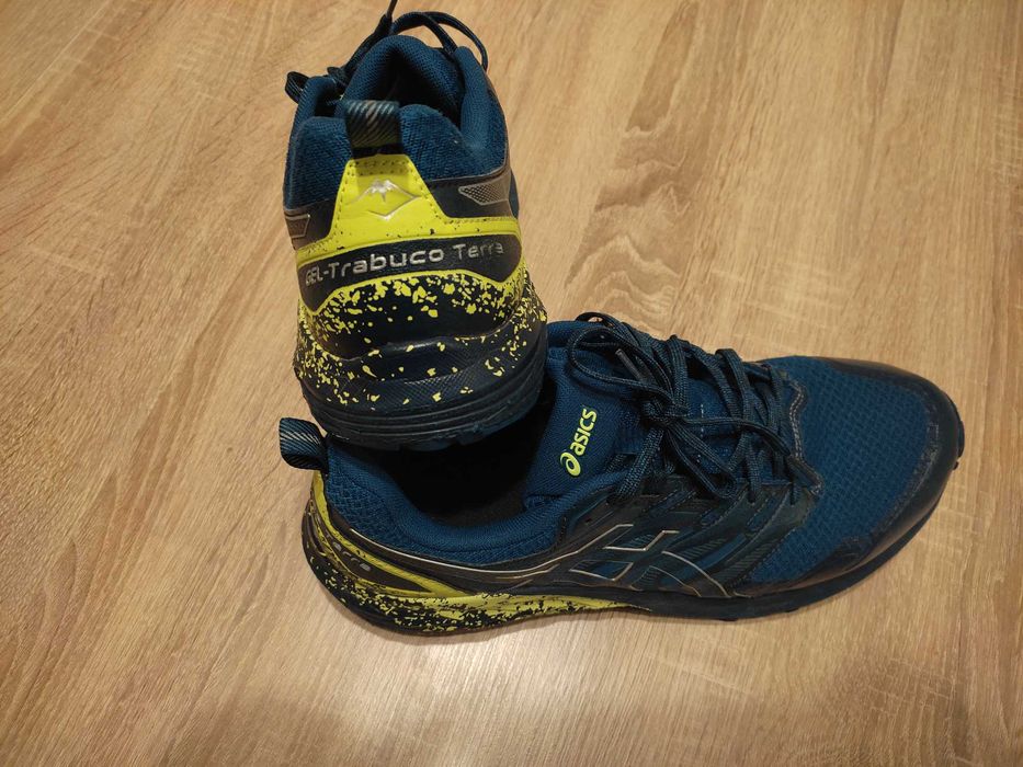 Обувки, маратонки