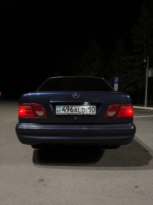 Mercedes-Benz E 230