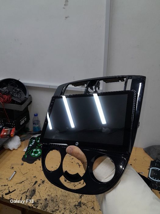 Monitor jentra ramkasi bilan sotiladi