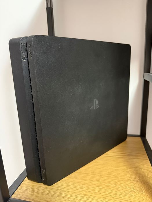 PS4 Slim defect – vând pentru piese / dezmembrare