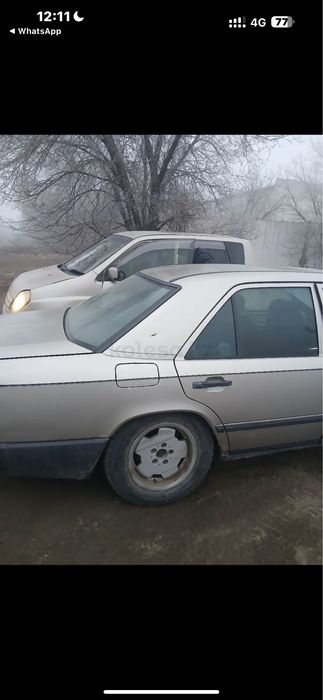 Машина Mercedes-Benz E230