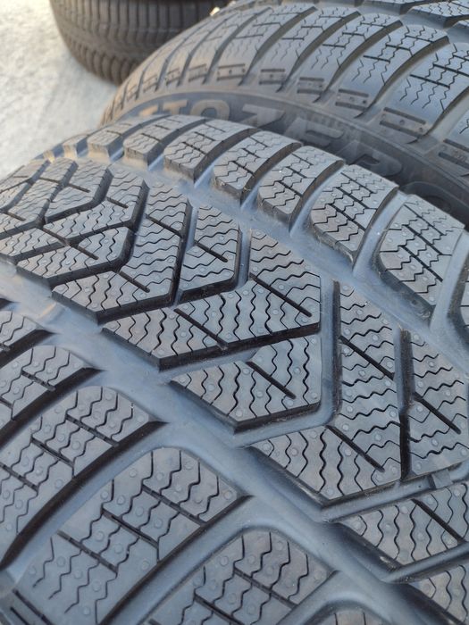 Нови 2бр.245/45/18 Pirelli  Sotto Zero dot4419