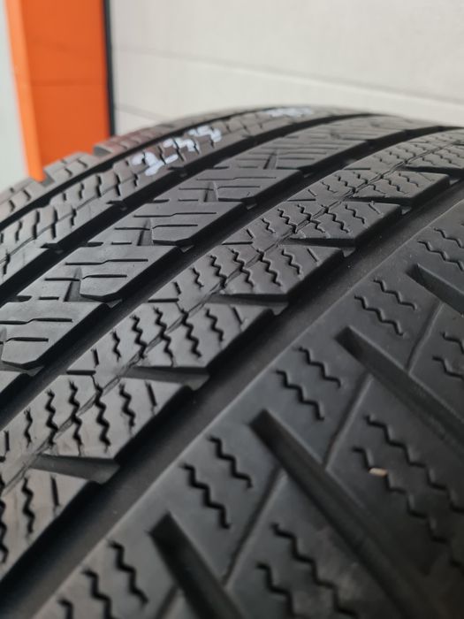 Всесезонни гуми 2 броя VREDESTEIN QutracPro 235 40 R19 дот 4520