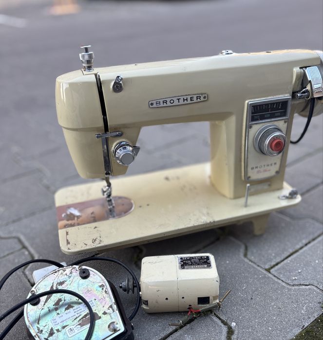 Mașina cusut Brother veche