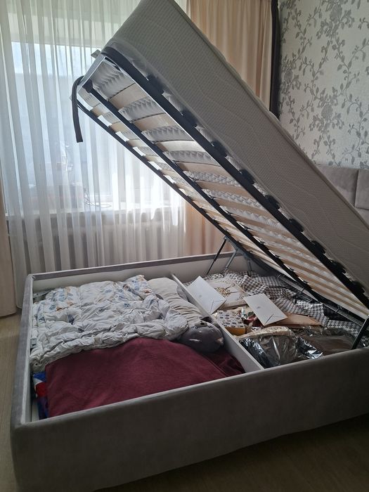 Продам тахту в отличном состояние