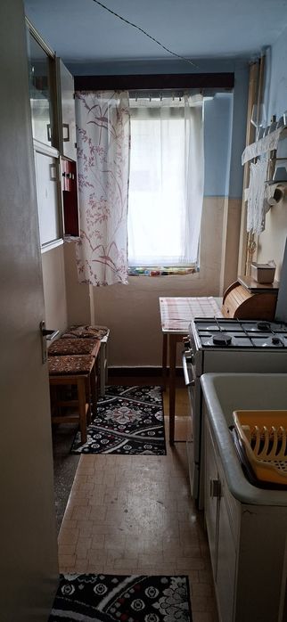 Proprietar vind apartament 2 camere,decomandat