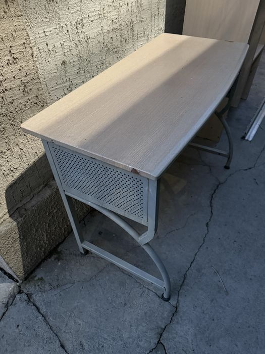 Продам стол в рабочем состоянии