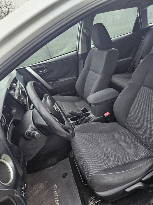 Toyota Auris Hybrid