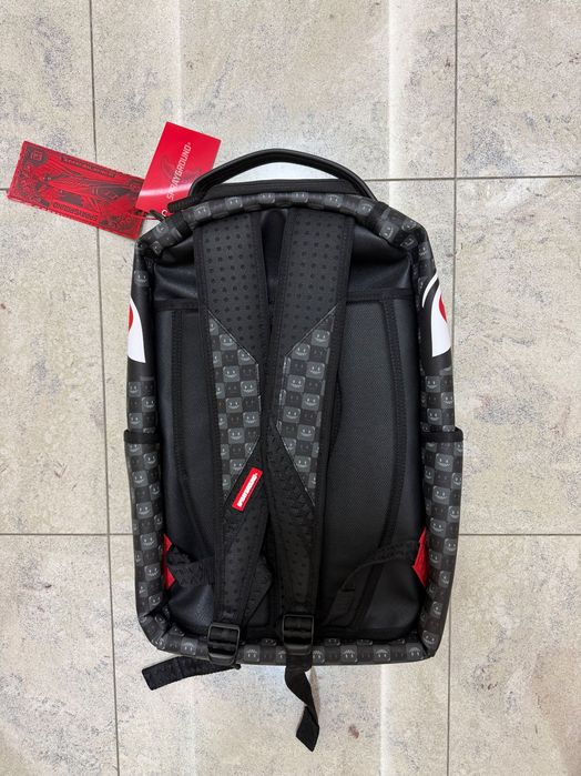 Чисто нова голяма раница на Sprayground