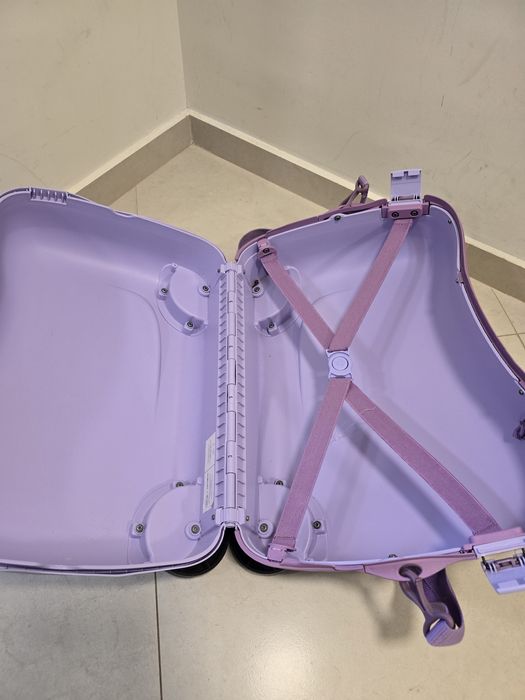 Детски куфар Samsonite + подарък замък