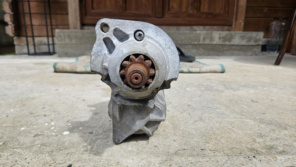 Electromotor buldozer 8605784,Case 1650M XLT, Case, New Holland

Are 2 urechi rupte deoarece s-a incert sa fie montat pe a