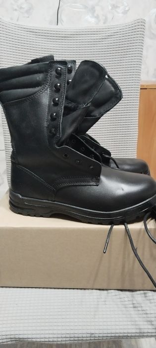 Продам черные зимние берцы
