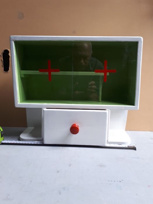 ретро българска дървена домашна аптечка от соца