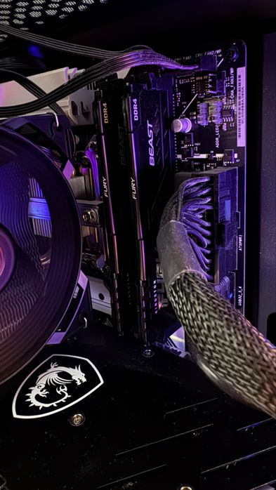 Геймърски компютър + 144hz монитор