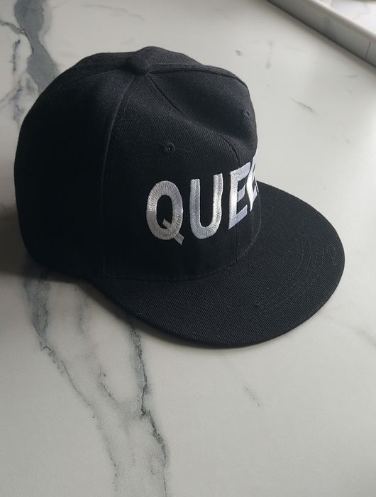 Парные черные кепки