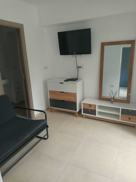 Închiriez studio la casă, cu curte și acces separat – Decebal 84, zona liniștită