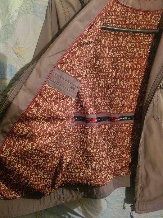 Продам осению куртку :