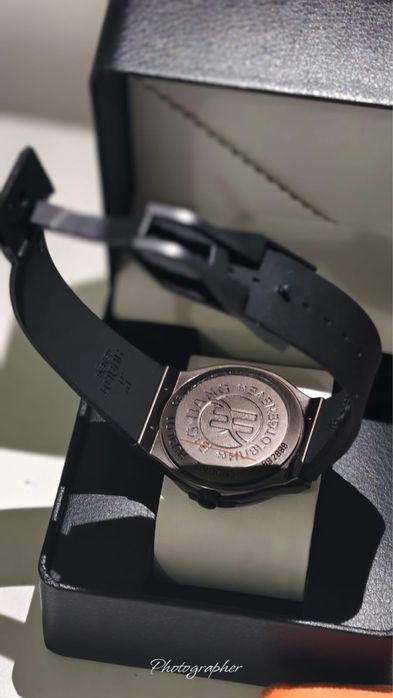 HUBLOT часы.
