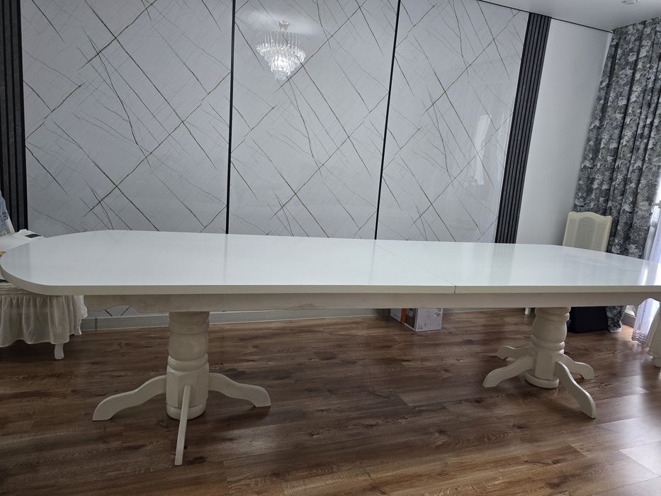 Гостевой стол без стулия